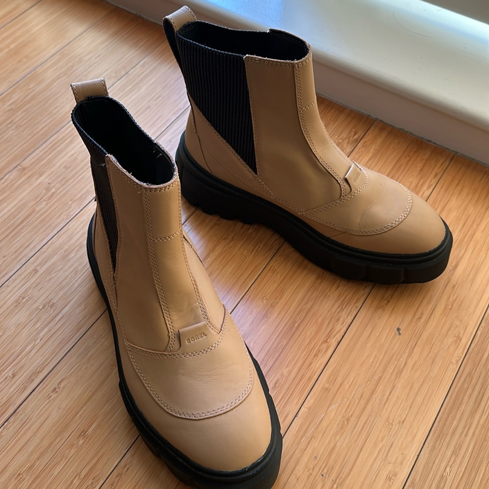 SOREL waterproof boots (women’s 8.5)